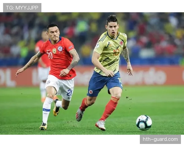 秘鲁队中场掌控全场，团队协作与战术智慧闪耀赛场