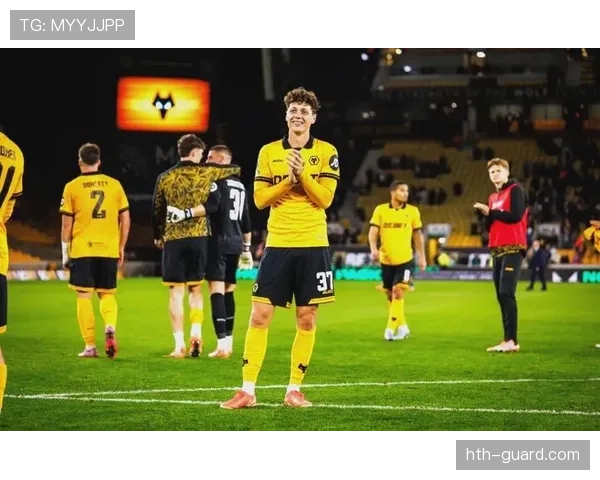 埃弗顿联赛杯逆转晋级，斗志昂扬彰显团队精神回暖