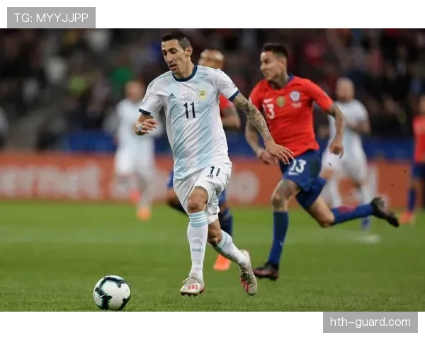 哥伦比亚队战术革新引热议，团队协作与快速反击成制胜关键